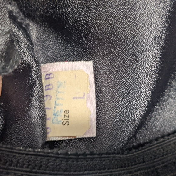 Vintage black half slip with floral embroidered hem - Picture 4 of 5